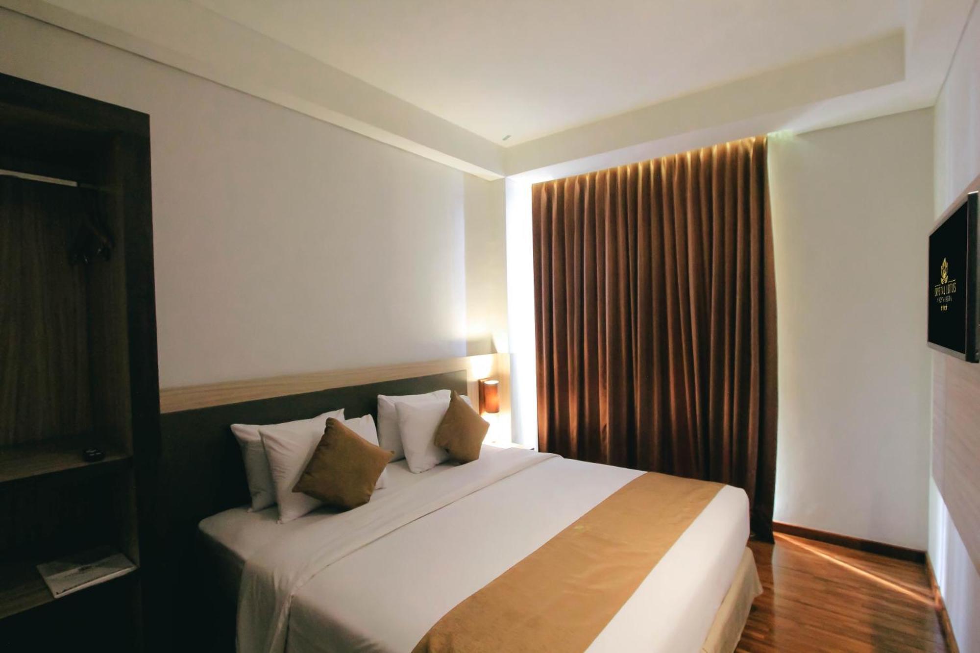 Crystal Lotus Hotel Yogyakarta Exterior photo