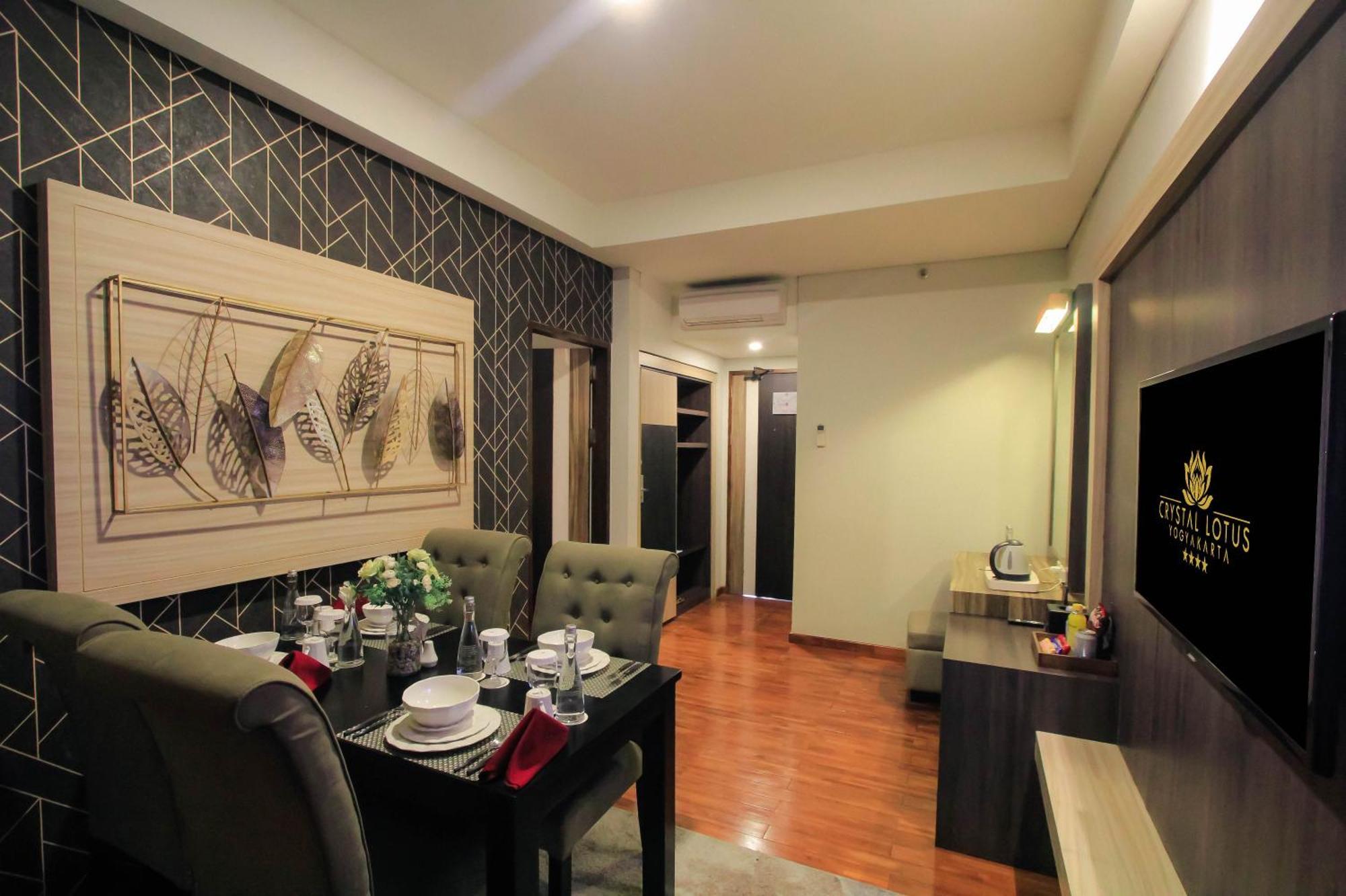 Crystal Lotus Hotel Yogyakarta Exterior photo