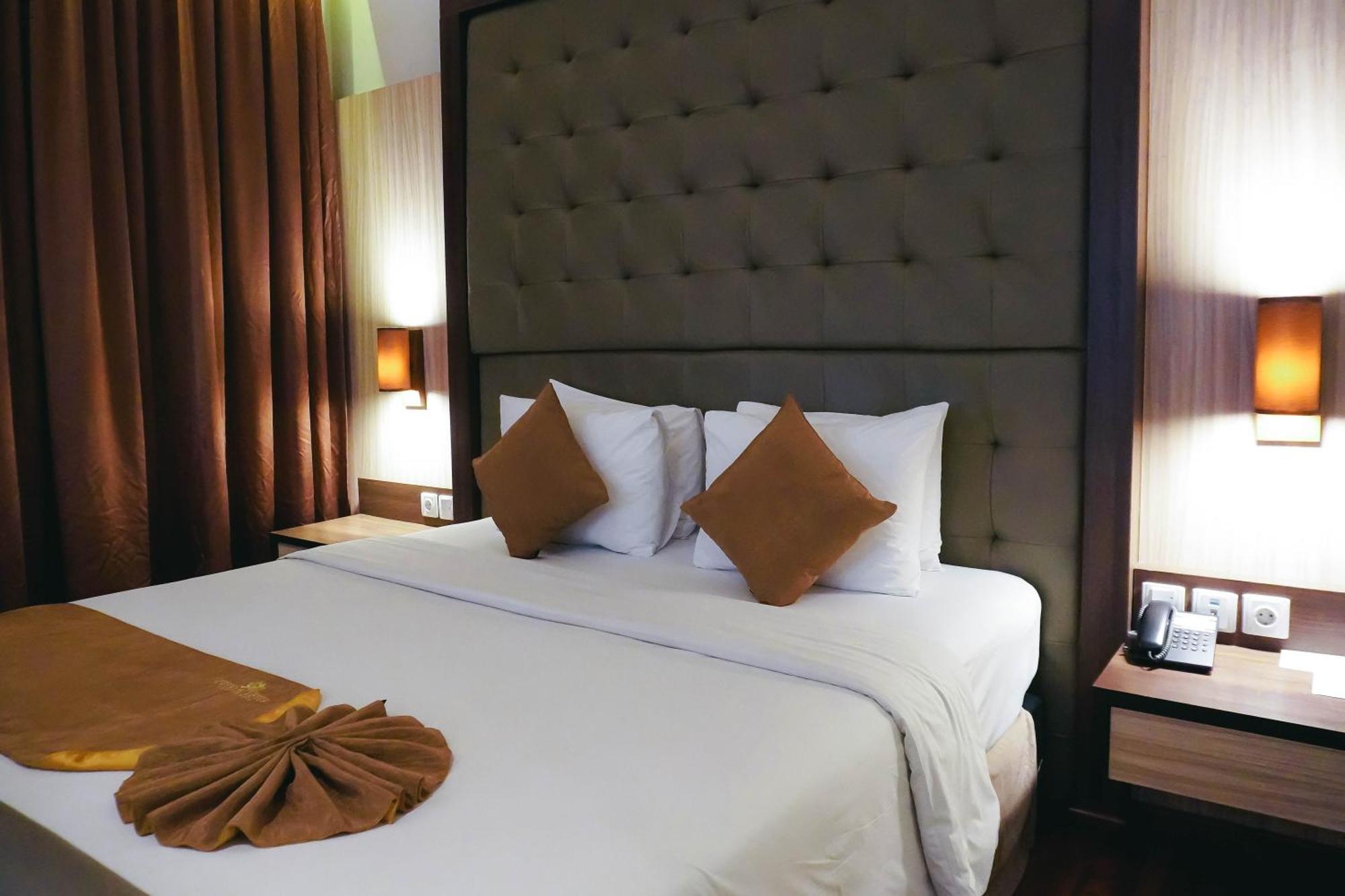 Crystal Lotus Hotel Yogyakarta Exterior photo