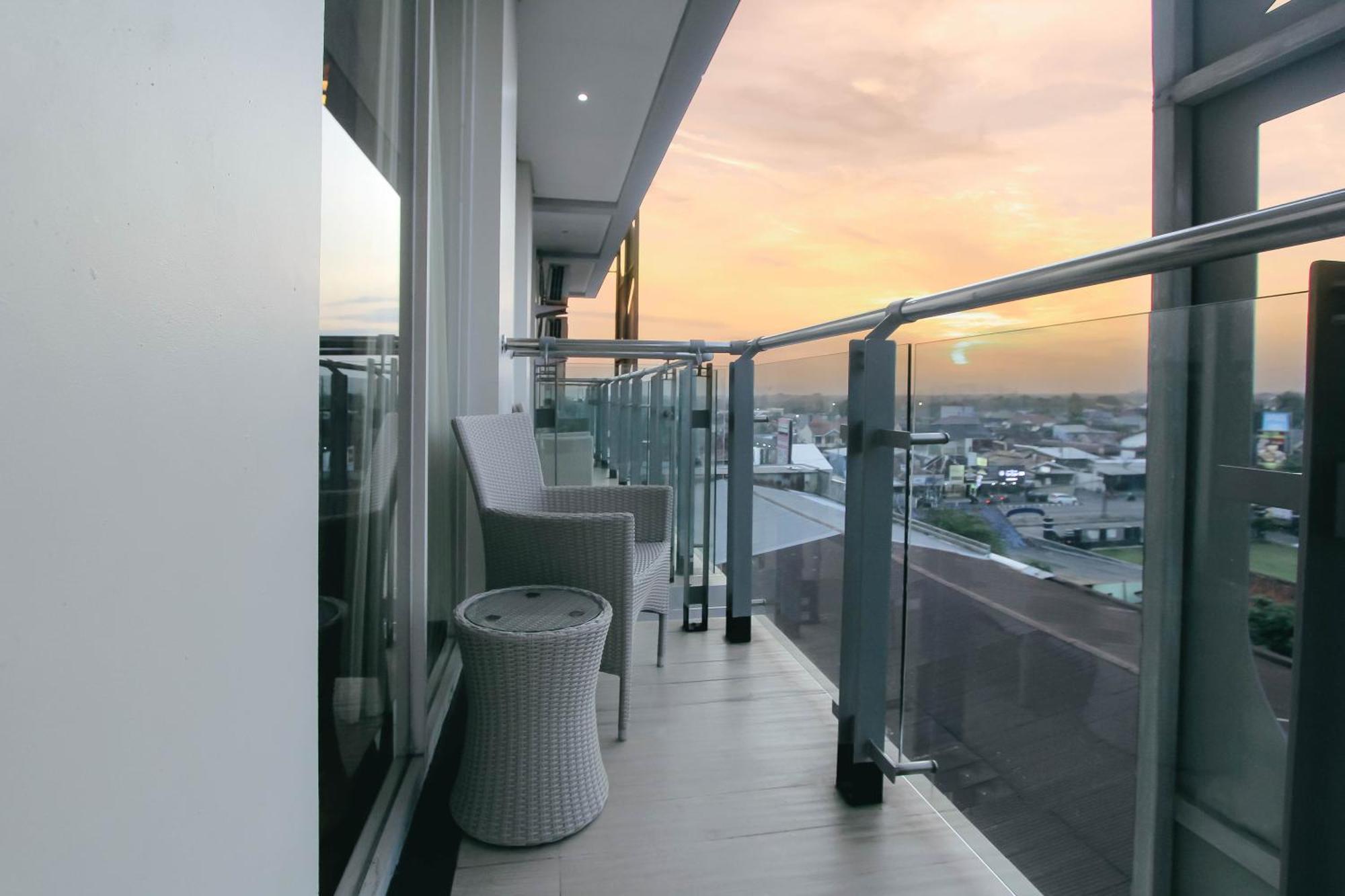 Crystal Lotus Hotel Yogyakarta Exterior photo