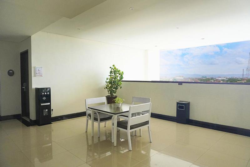 Crystal Lotus Hotel Yogyakarta Exterior photo