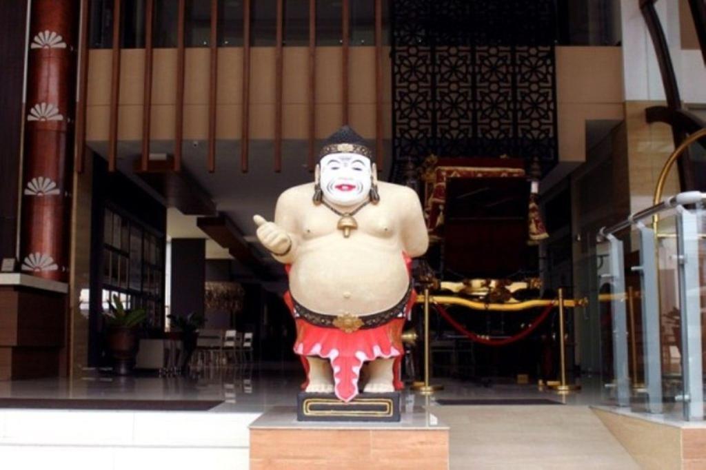 Crystal Lotus Hotel Yogyakarta Exterior photo